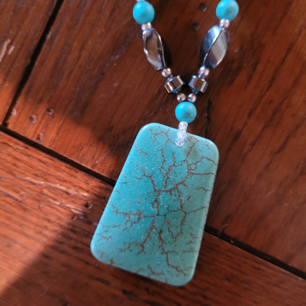 Beautiful beaded turquoise necklace-Like new!